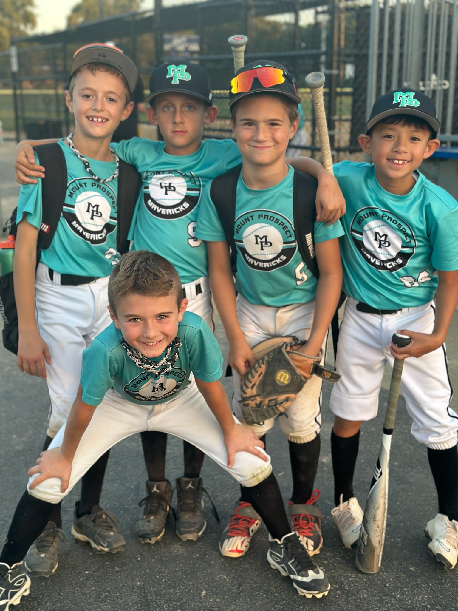 Young Mavs posing together in teal jerseys